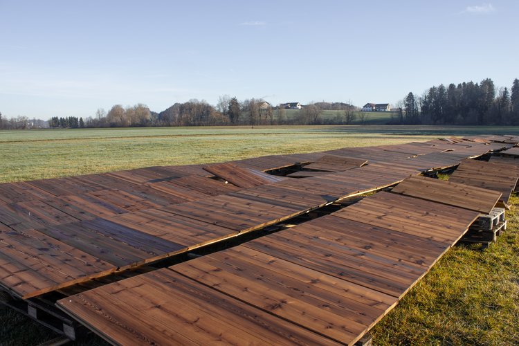 Grizawood Bewitterungsstand Thermotanne auf dem Grizawood Bewitterungsstand in Wangen im Allgäu