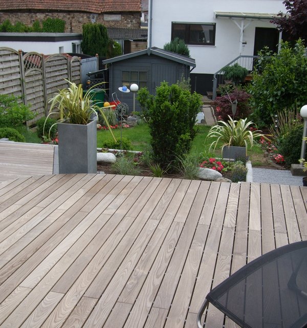 Eine Terrasse aus Thermoesche